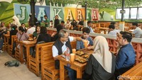 Untuk Pilkada di Jawa Barat, Zulhas menyebut akan ada mantan Walikota Bogor Bima Arya Sugiarto serta artis senior Desy Ratnasari.