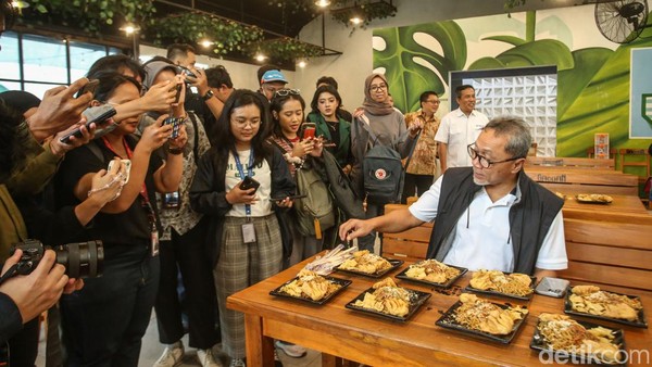 Sambil Makan Mie Gacoan, Zulhas Dorong Eko Patrio-Bima Arya Maju Pilkada