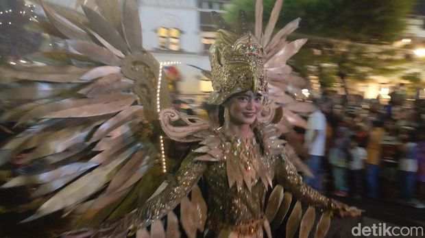 Defile di Semarang Night Carnival