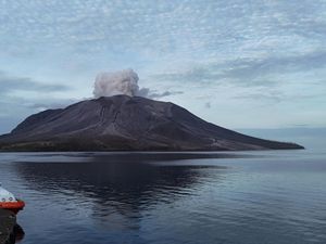 Letusan Gunung Ruang Bisa Picu Tsunami, Ini Alasannya
