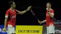 Pada partai kedua, Fajar Alfian/Muhammad Rian Ardianto harus bermain rubber game melawan Lee Yang/Wang Chi-Lin. Sempat kehilangan gim pertama, Fajar/Rian akhirnya menang 16-21, 21-19, 21-18 atas juara Olimpiade 2020 itu.
