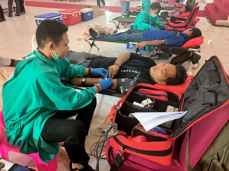 Donor Darah-Donasi untuk Palestina di Syukuran Kemenangan Prabowo-Gibran