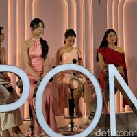 Ketiga brand ambassador terlihat glowing dan awet muda di usianya. Bahkan kamera tak bisa menangkap kecantikan aslinya. Foto: dok. R Chairini Putong/Wolipop