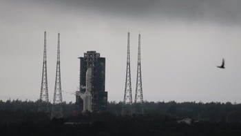 Badan Antariksa Nasional China menargetkan Wahana Change-6 akan bertugas selama 53 hari untuk mengumpulkan 2 kg sampel batuan dari kawah di sisi jauh bulan yang belum pernah dijelajahi manusia sebelumnya. 
