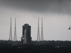 Momen Wahana Change-6 Milik China Meluncur ke Bulan