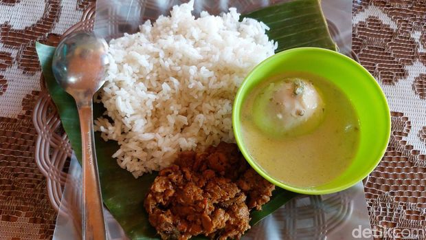 Warung makan Sego Bude di Jalan Sieingamangaraja Kota Cirebon