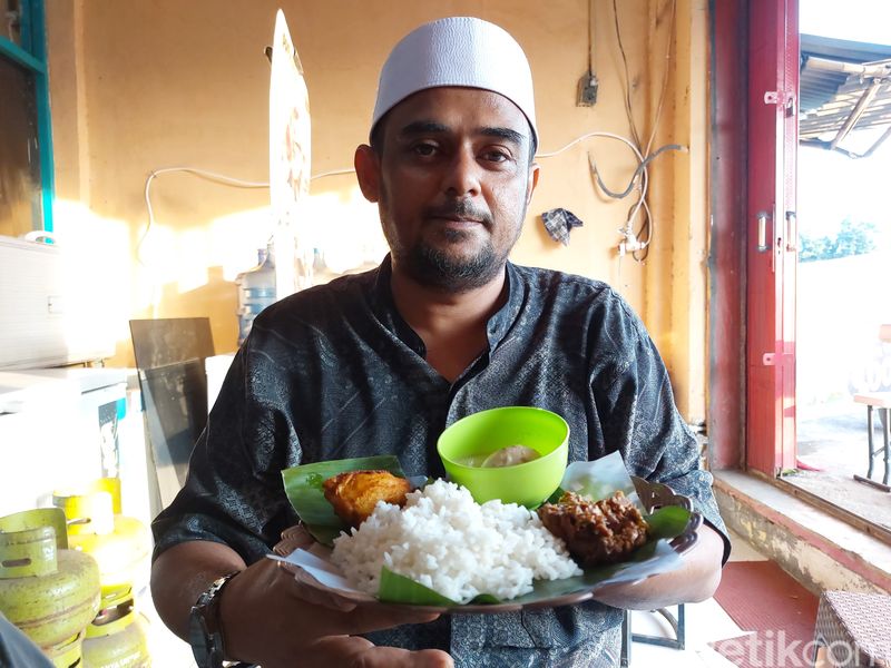 Warung makan Sego Bude di Jalan Sieingamangaraja Kota Cirebon