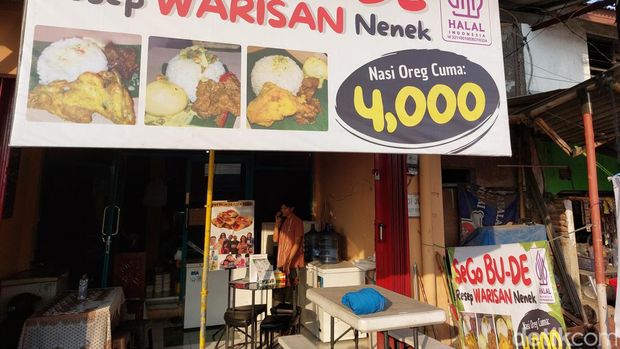 Warung makan Sego Bude di Jalan Sieingamangaraja Kota Cirebon