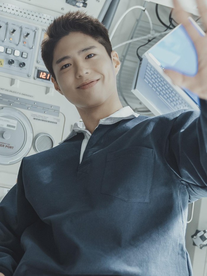 Film Wonderland dibintangi Suzy, Park Bo Gum, Choi Woo Sik, Jung Yu Mi, dan Tang Wei akan tayang musim panas 2024.