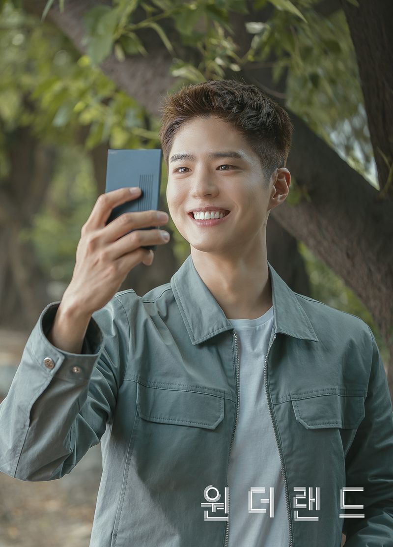 Film Wonderland dibintangi Suzy, Park Bo Gum, Choi Woo Sik, Jung Yu Mi, dan Tang Wei akan tayang musim panas 2024.