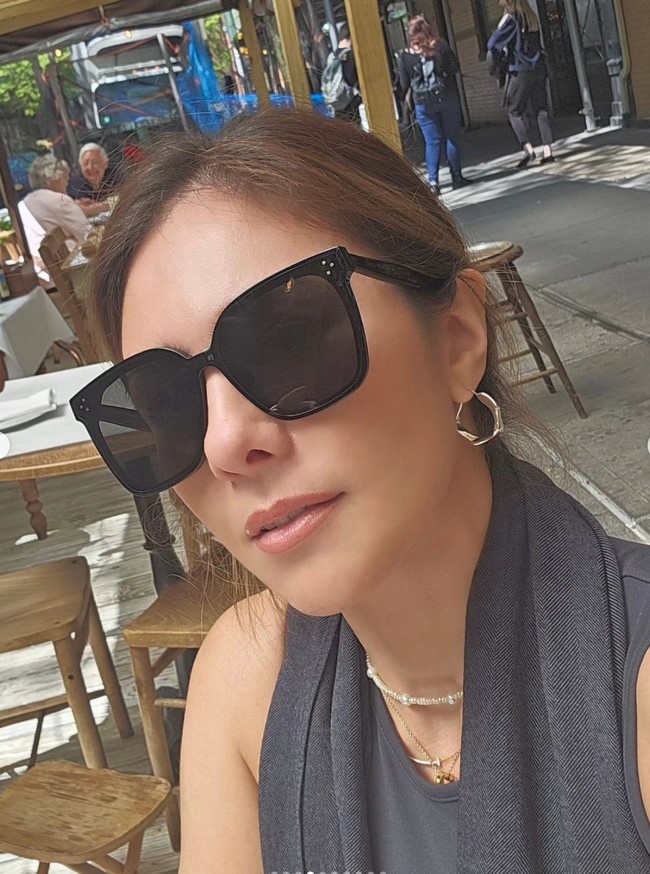 Kepergian Wulan ke New York juga diketahui untuk menonton pertunjukkan putri keduanya, London. London bersama keempat temannya dari Indonesia didapuk untuk tampil dalam New York Pops 41st Birthday Gala CLIVE DAVIS Music Honoree yang digelar di Carnagie Hall. Foto: Instagram/@wulanguritno