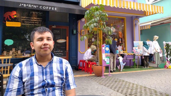 Agam saat menceritakan kisahnya.