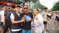 Pantauan di Jalan Jenderal Sudirman, Gelora, Kecamatan Tanah Abang, Jakarta Pusat, Zita bersama sejumlah kader PAN terlihat di lokasi pukul 07.00 WIB, Minggu (5/5/2024). Ia kemudian membagikan kopi dan syal Palestina kepada warga yang berada di CFD.