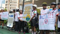 Seruan ini menginginkan bank-bank di atas pasti bisa meninggalkan energi kotor dan beralih ke energi terbarukan. Dengan begitu, label hijau yang disematkan pada institusi tersebut bukan hanya jargon semata, namun merupakan kesungguhan untuk berkontribusi dalam koridor pembangunan di bawah 1.5 derajat.