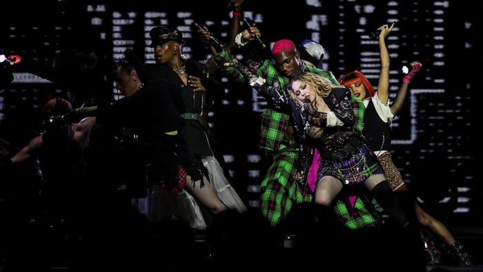 Madonna performs during a concert at the Copacabana beach in Rio de Janeiro, Brazil May 4, 2024. REUTERS/Pilar Olivares