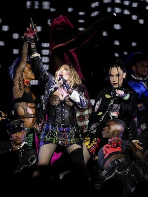 Aksi Panggung Madonna di Konser Penutup Tur Dunia