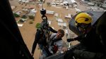 Aksi Penyelamatan Dramatis Korban Banjir di Brasil