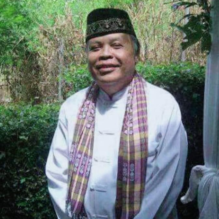 Asep Truna dalang wayang golek.