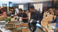 Setelah melakukan manasik, jemaah haji Maktour disediakan santapan makan siang. (Foto: Iqbal Arif Ismail/detikcom)