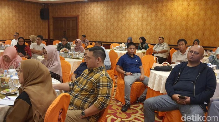 Bimbingan manasik haji Maktour 2024 Calon jemaah haji Maktour 2024 sedang menjalani bimbingan manasik haji.