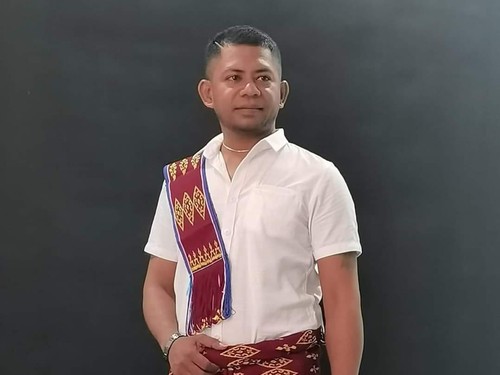 Carles Bising selaku Kades Letbaun, Kecamatan Semau, Kabupaten Kupang, Provinsi NTT. (Foto: Istimewa)