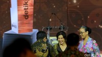 Dalam sambutannya, istri Dokter Lo, Maria Gan May Kwee tak bisa menutupi rasa harunya. Dirinya berharap mendiang suaminya yang telah tutup usia pada 9 Januari 2024 bisa menginspirasi insan kedokteran.