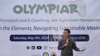 Wakil Presiden Direktur Agincourt Resources Ruli Tanio memberikan penjelasan pada Final Round Olympiade Agincourt Resources (OlympiAR) 2024 di Wisma Kagama, Universitas Gadjah Mada (UGM), Yogyakarta.