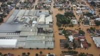 Operator melaporkan pemadaman listrik, komunikasi dan air di seluruh negara bagian. Lebih dari 24.000 orang harus meninggalkan rumah mereka, menurut badan pertahanan sipil. AP/Carlos Macedo