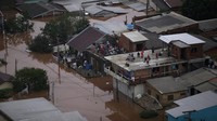 Otoritas setempat melaporkan 57 orang tewas, 67 orang masih hilang, dan lebih dari 32.000 orang mengungsi karena badai telah mempengaruhi hampir dua pertiga dari 497 kota di negara bagian tersebut, yang berbatasan dengan Uruguay dan Argentina. REUTERS/Renan Mattos
