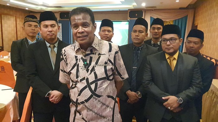 Bos Maktour Fuad Hasan Masyhur bersama para ustaz pendamping jemaah haji