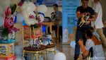 Gemas! Anjing-anjing Lucu Ini Pakai Busana dan Ikut Pesta Ultah