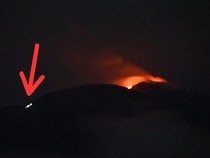 Gunung Ile Lewotolok Erupsi, Bule Diantar 3 Warga Lembata Nekat Mendaki