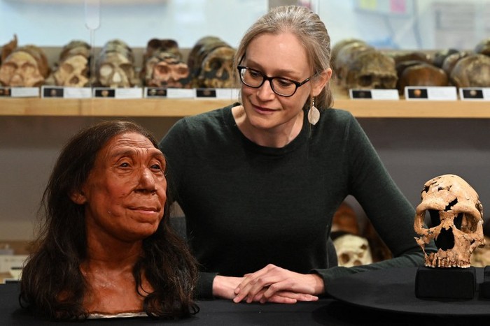 Hasil rekonstruksi manusia purba berusia 75.000 oleh arkeolog di Universitas Cambridge