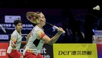 Duet Siti Fadia Silva Ramadhanti/Ribka Sugiarto kemudian diandalkan Merah Putih di partai kedua. Akan tetapi, Fadia/Ribka tidak mampu berbuat banyak saat menghadapi pasangan jagoan Chen Qing chen/Jia Yifan. Fadia/Ribka menyerah dengan skor telak 11-21, 8-21 usai bertarung selama 39 menit. 