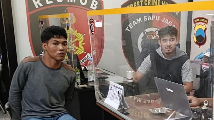 Irwan pembunuh bos tembaga Boyolali saat diperiksa penyidik Satreskrim Polres Boyolali.