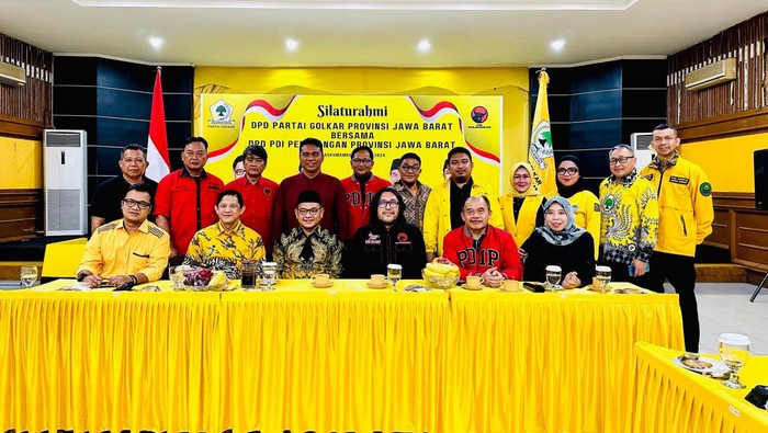 Jajaran pengurus DPD PDI Perjuangan (PDIP) Jawa Barat bersilaturahmi ke DPD Partai Golongan Karya (Golkar) Jabar.