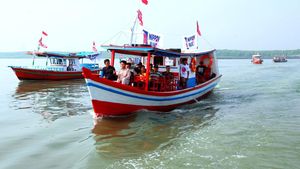 Kapal Wisata di Karangantu Lebih Hidup dan Berwarna
