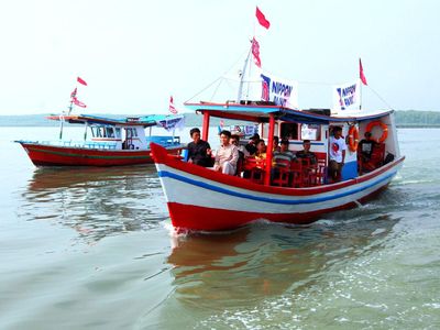 Kapal Wisata di Karangantu Lebih Hidup dan Berwarna