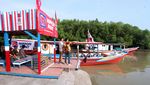 Kapal Wisata di Karangantu Lebih Hidup dan Berwarna