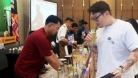 Secara demografis, 53,81% dari populasi ini adalah generasi muda millennial yang gemar mencoba produk dan pengalaman baru. Tak heran bila kini industri restoran dan kafe berloma-lomba untuk menawarkan beragam konsep unik pada setiap menunya.
