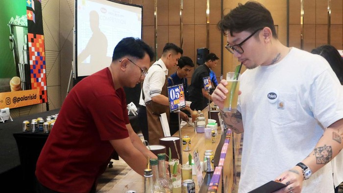 Tren makanan dan minuman di Indonesia kian berkembang, khususnya di kalangan anak-anak muda yang biasa menyebutnya dengan istilah ‘Makanan atau Minuman Kekinian’.
