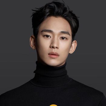 Kim Soo Hyun menggelar fanmeeting bertajuk EYES ON YOU