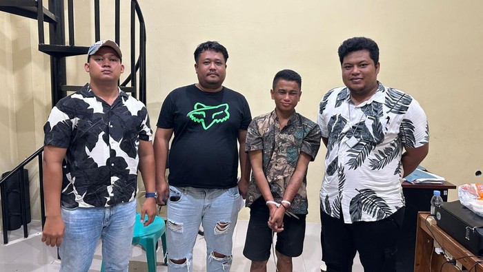 Remaja mabuk berinisial MS (19) di Kotabaru, Kalimantan Selatan (Kalsel), kabur ke masjid saat dikejar aparat kepolisian.