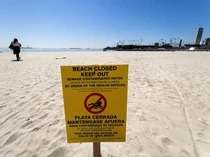 Jorok! Pantai di Inggris Banyak Dipenuhi Kotoran Manusia