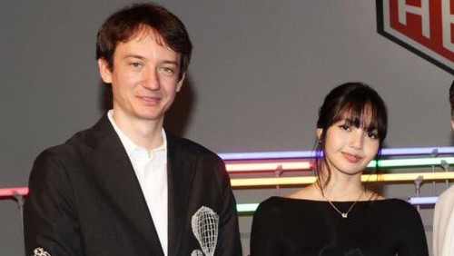 Lisa BLACKPINK dan Frederic Arnault