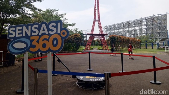 Miniatur Menara Eiffel di Sumedang