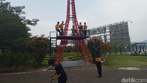 Miniatur Menara Eiffel di Sumedang