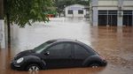 Mobil-mobil Jadi Korban Dahsyatnya Banjir di Brasil