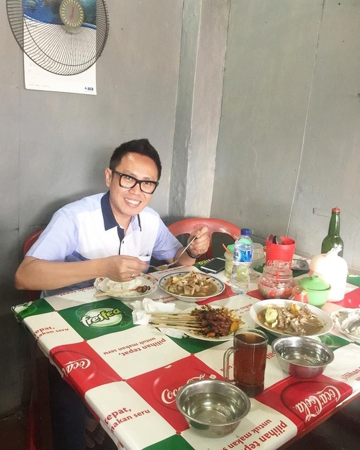 Momen Eko Patrio Makan di Warung Kaki Lima hingga Resto Bintang Lima Momen Eko Patrio Makan di Warung Kaki Lima hingga Resto Bintang Lima