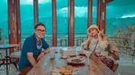 Momen Eko Patrio Makan di Warung Kaki Lima hingga Resto Bintang Lima
